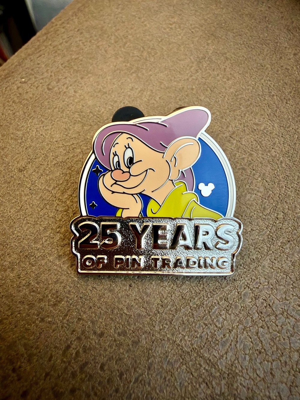 Disney Dopey 25 years pin trading 2025 Mystery Set